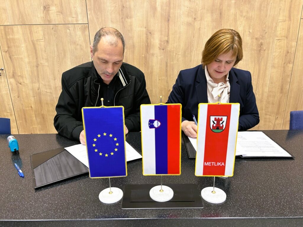 Metlika: Podpisana pogodba za Krasinec