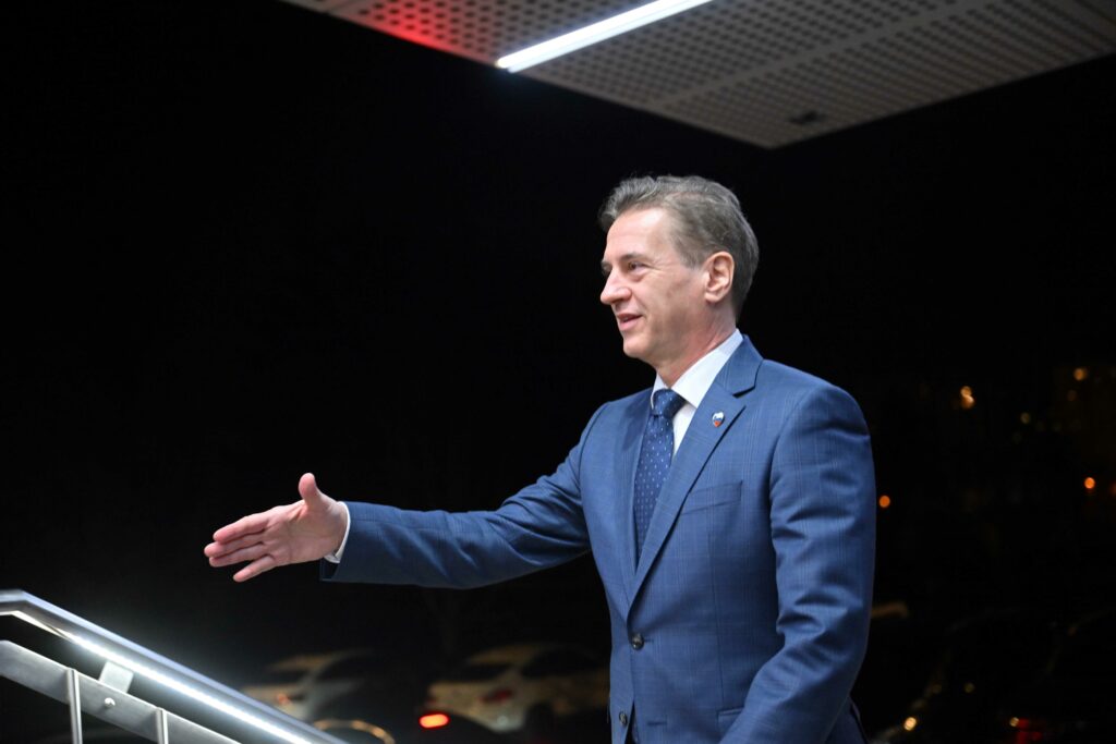 Golob v obupu pisal strankarskim kolegom