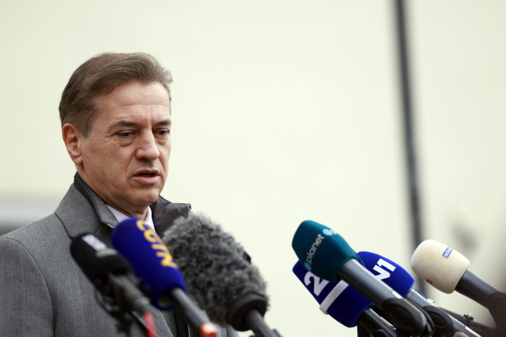 Obup tranzicijske levice dosegel novo dno: Širijo očitno ponarejene zapise Resni.ca