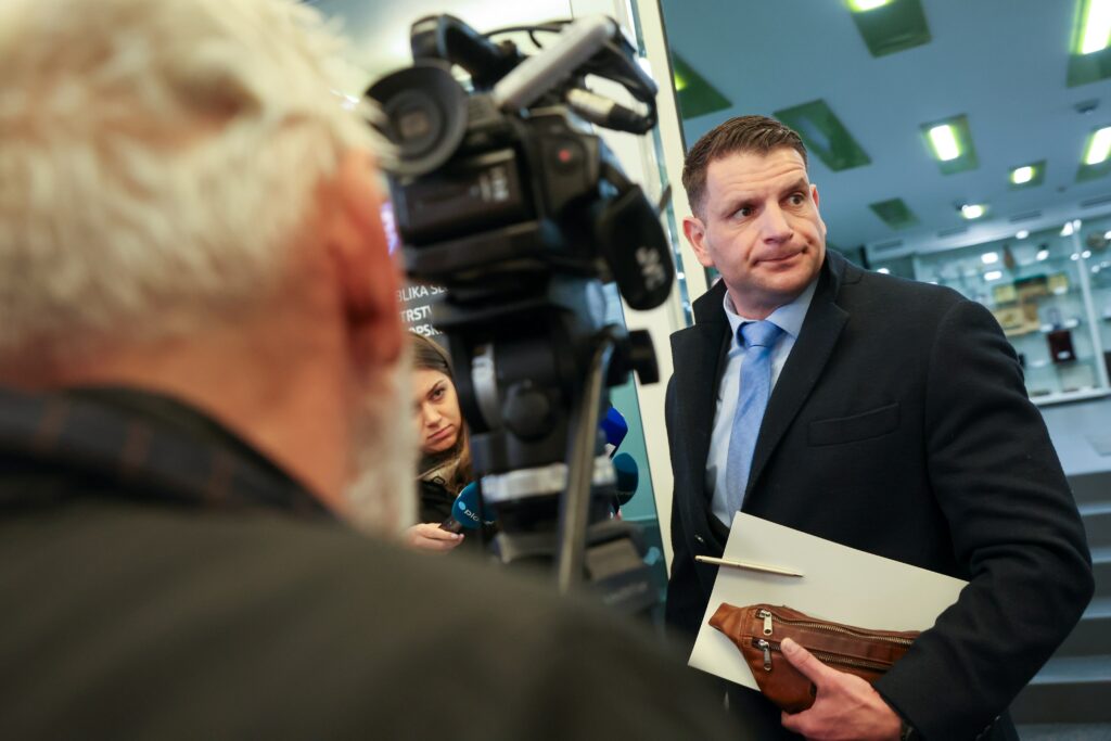 Tranzicijska levica v strahu pred izgubo oblasti napada vse, ki si ji ne utegnejo pridružiti