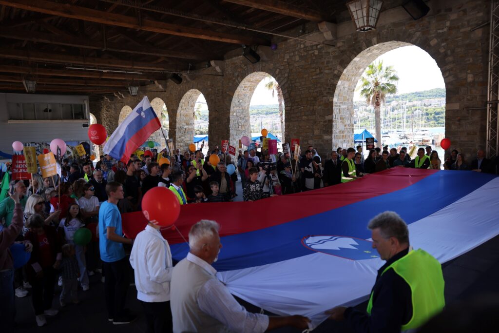 Koper: Govorci na Pohodu za življenje poudarili zaščito nerojenih otrok in pomoč materam v stiski