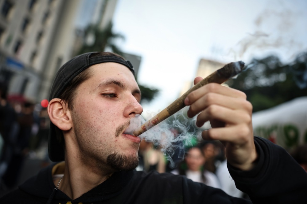 Najnovejša študija: marihuana resno škoduje razvoju možganov najstnikov