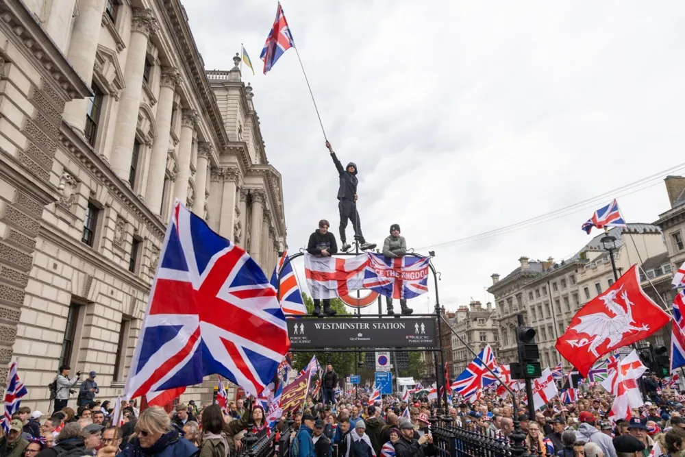 Masovni mirni upor v Londonu: Britanci zahtevajo svojo državo nazaj