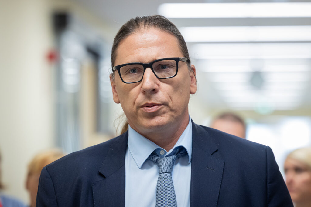 Odhaja še en Golobov nastavljenec: Jug ponudil odstop z mesta generalnega direktorja UKC-ja Ljubljana