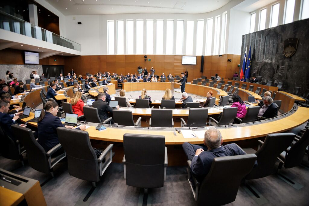 Interventni zakon za razvoj Slovenije sprejet! Janša: Levica svojo politiko gradi na zavisti
