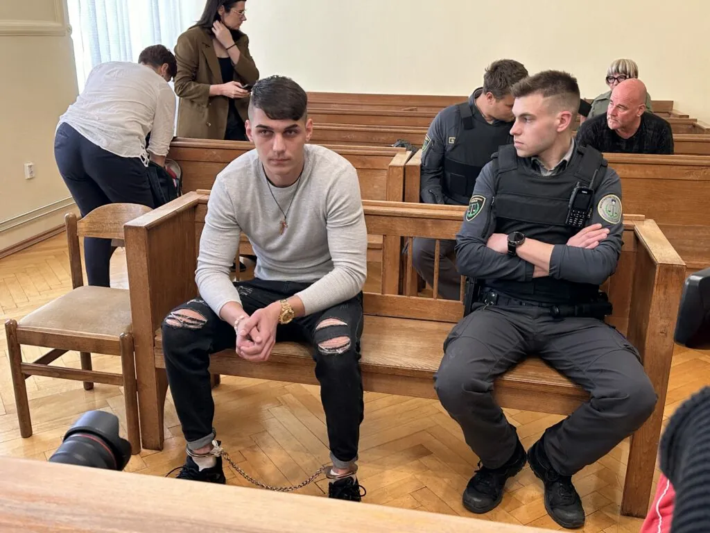Nizka kazen za morilca Aleša Šutarja – slaba popotnica za reševanje romske problematike