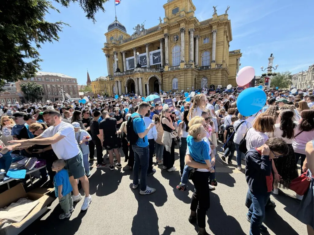 Na Pohodu za življenje v Zagrebu tisoče nagovoril tudi Thompson