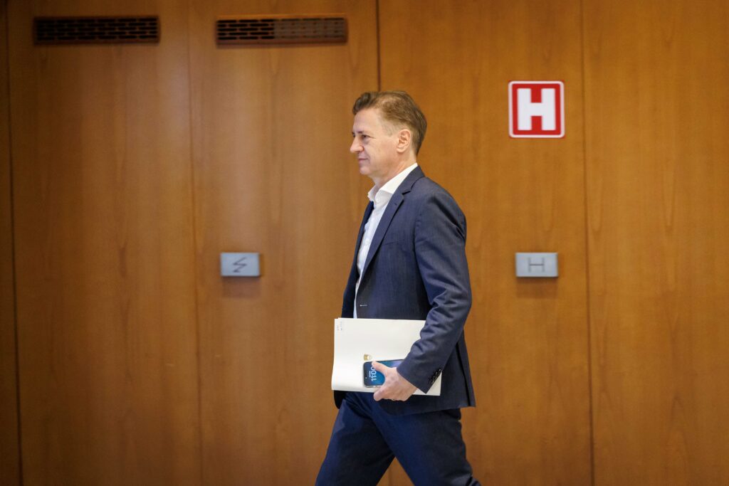 Napovedi so se uresničile: KPK z obremenjujočim osnutkom o Golobu šele po volitvah