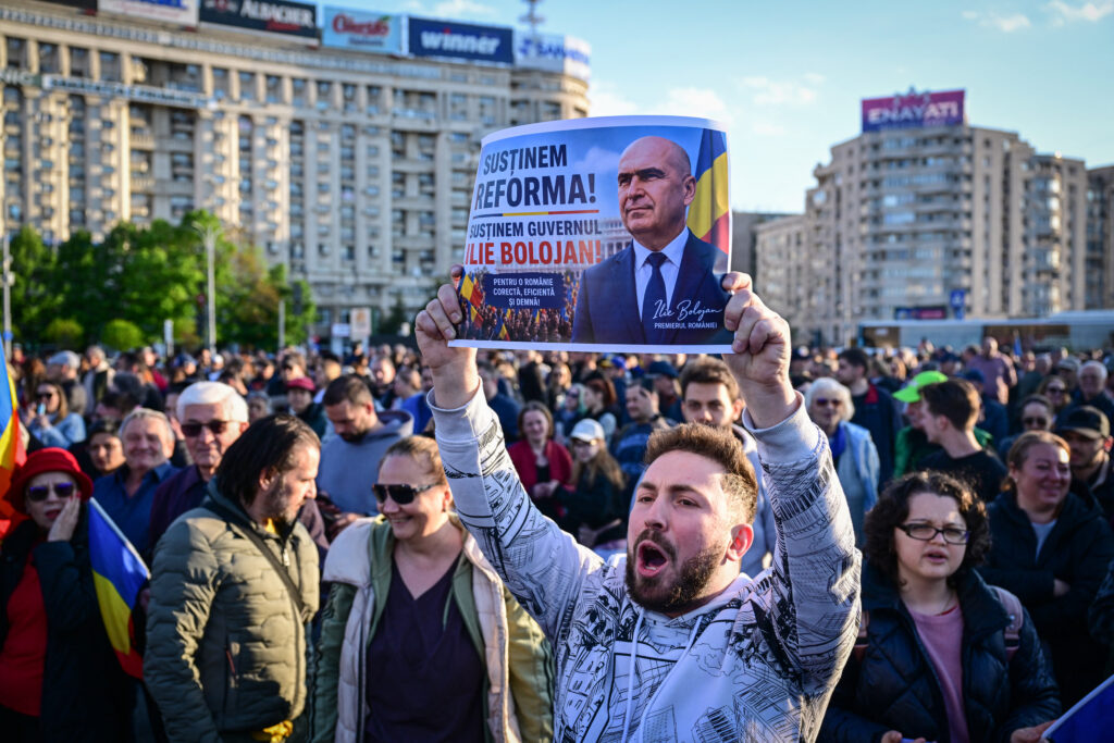 Po desetih mesecih na oblasti nezaupnica odnesla romunsko vlado