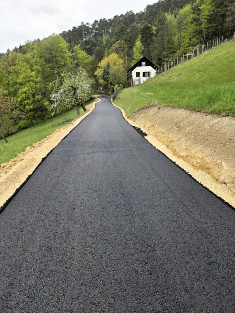 Mestna občina Celje: Asfaltiran nov odsek ceste proti Šentjungertu