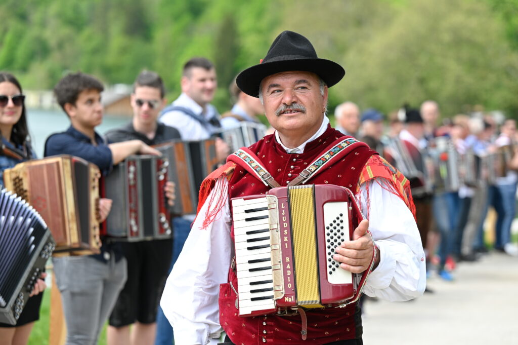 Slovenija v lovu na Guinnessov rekord: v Velenju se 17. maja zbirajo harmonikarji iz vse države