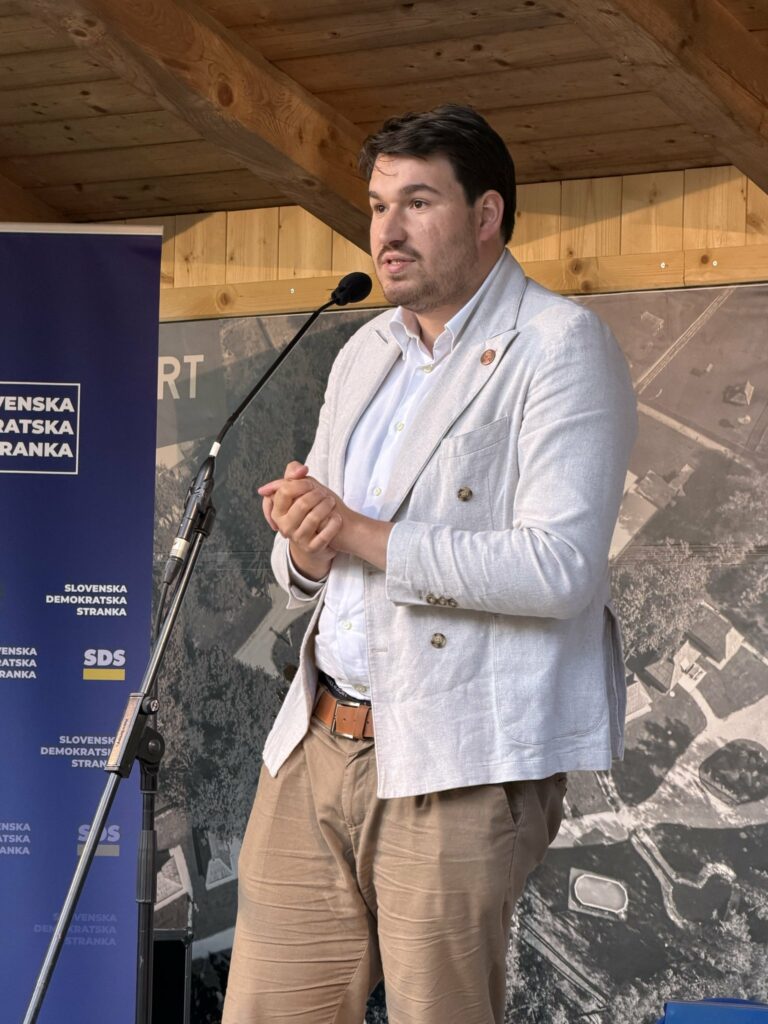 Nova generacija v parlamentu: Luka Simonič prihaja v DZ