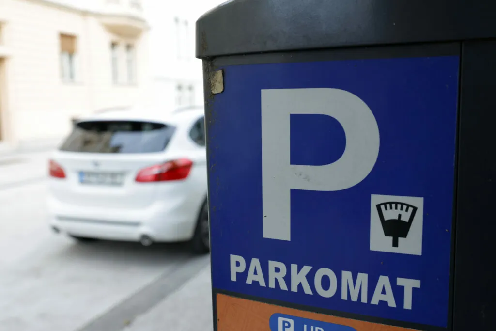 Še štirje dnevi za podpis – bi radi plačljivo parkirišče pred vsakim domom?