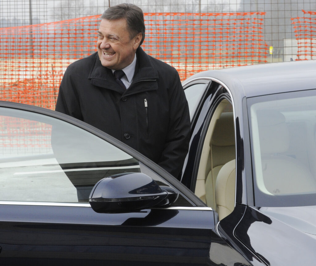 Bo Janković opustil šoferja in drago limuzino?