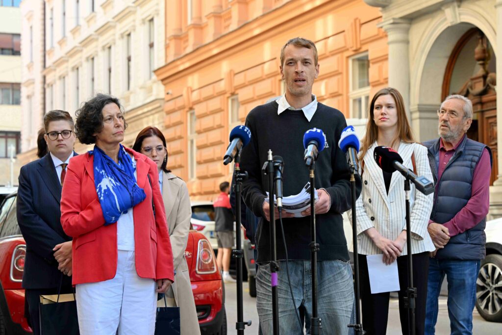Skrajna levica načrtuje ustavni udar; Zobec: “Nimajo pravnega interesa!”