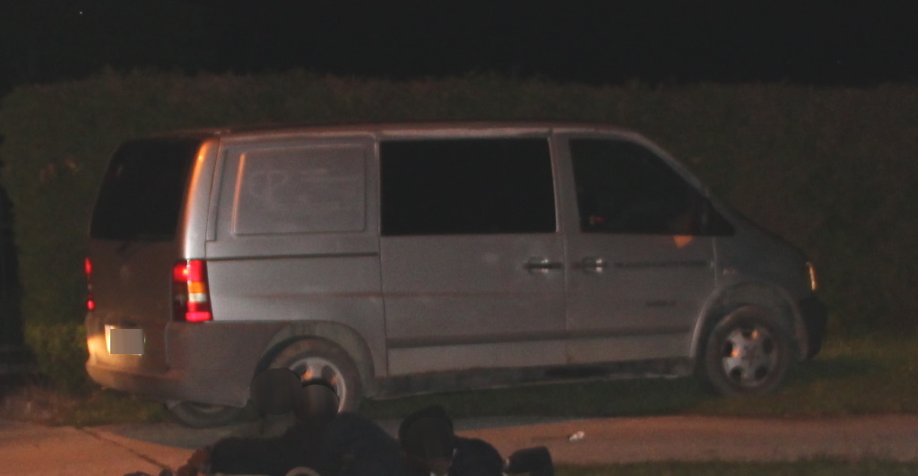 Albanski tihotapec bežal pred policijo z 18 ilegalci