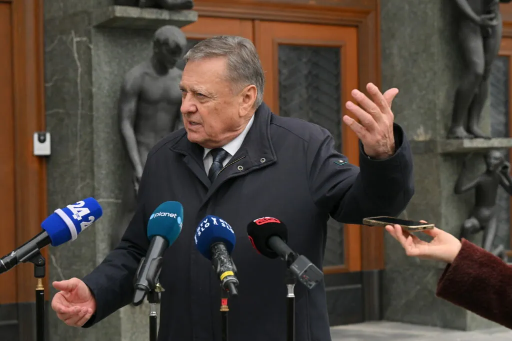 Sodna odločitev pretresa projekt C0: lastnica napoveduje zahtevo za izkop cevi