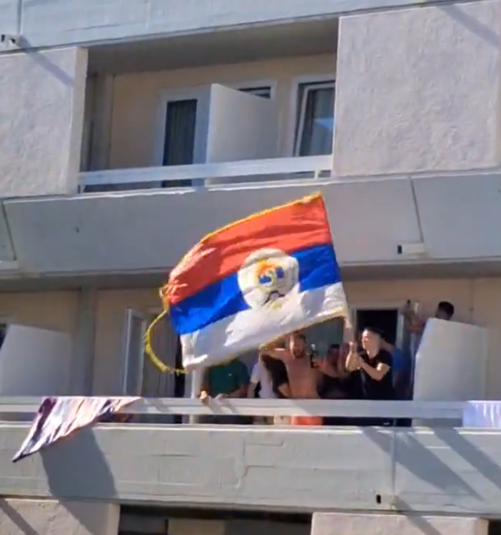 [Video] Državljan BiH izgnan iz Hrvaške zaradi provokacije z zastavo Republike Srbske v Istri