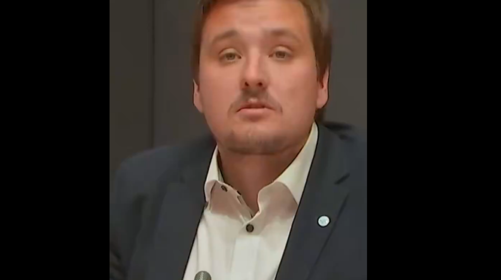 [Vide] Kdo meri politično kulturo? Ogorčenje nad “komunajzerko” in tišina ob “janšizem, fašizem z najbolj idiotskim obrazom”