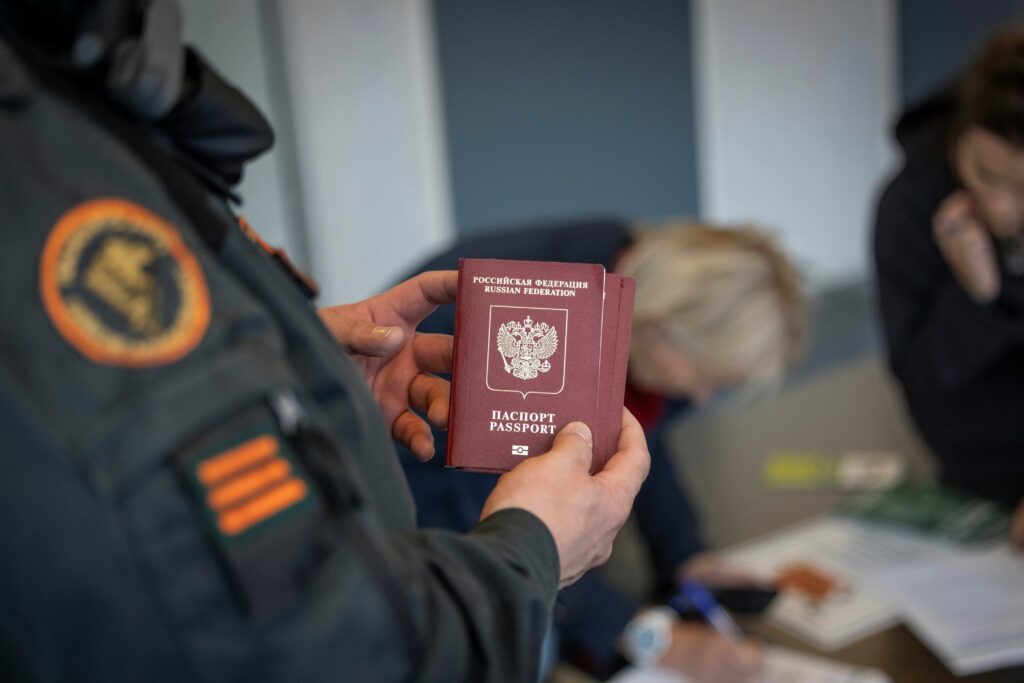 Bruselj pripravlja strožja vizumska pravila za ruske državljane
