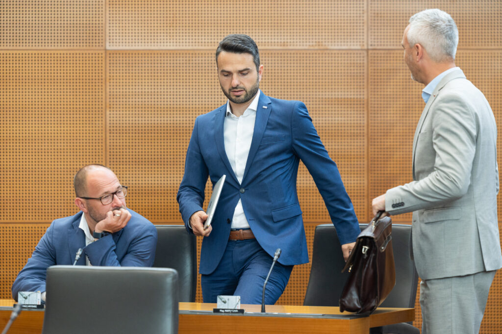 Predvolilni pravosodni konstrukt “KNOVS” se seseda