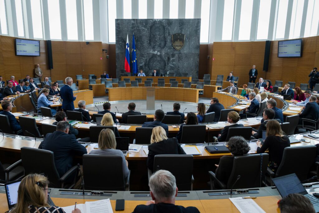 Pred poslance danes stopa osem kandidatov za ministre