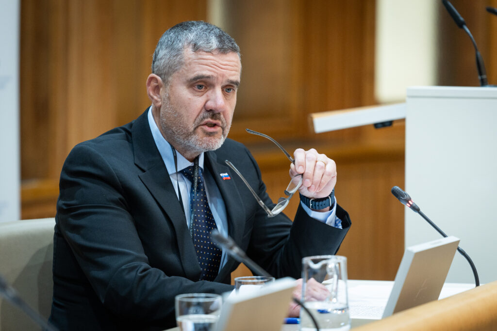 Predstavitev ministrov: napovedan obrat v zunanji politiki Slovenije