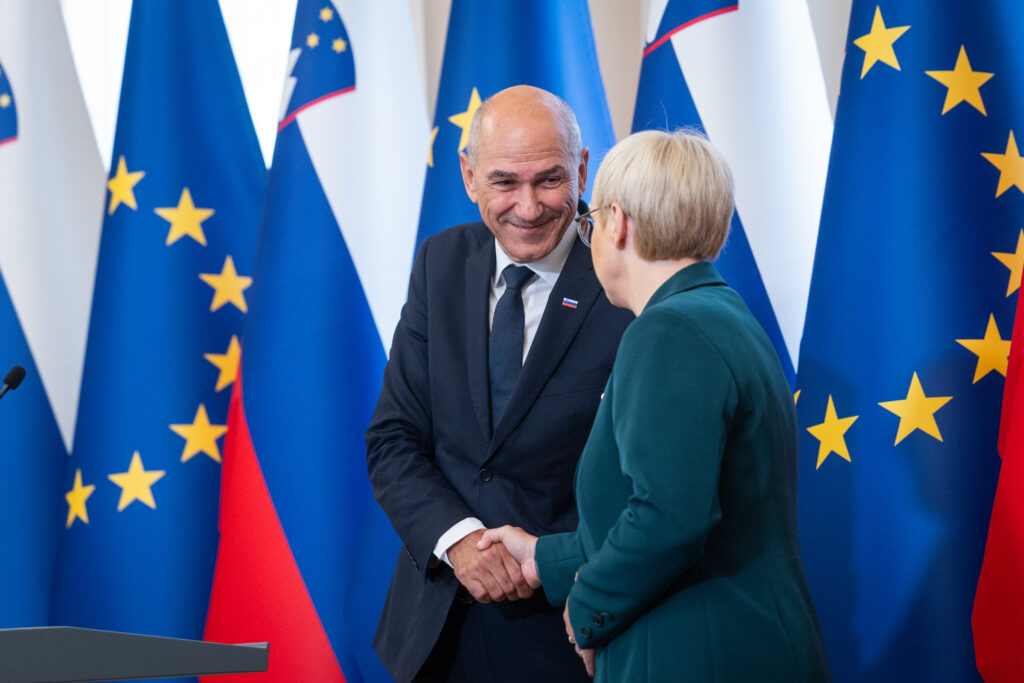 Predsednica in premier na proslavi – dokazati, da smo ena država