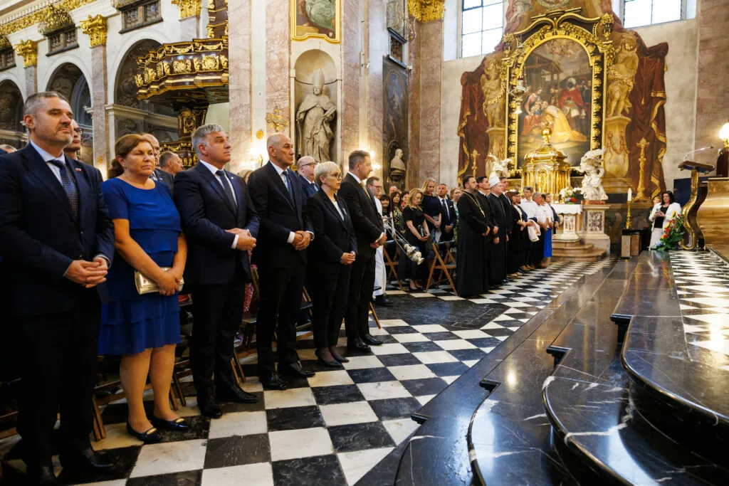 Janez Janša na slovesni maši za domovino v ljubljanski stolnici