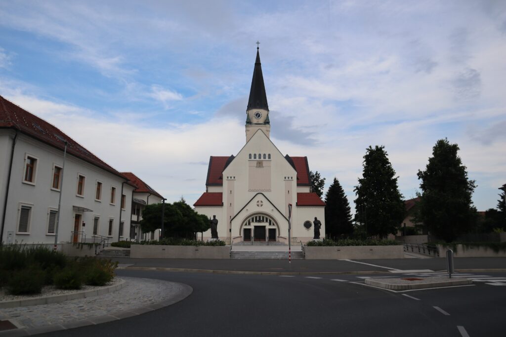 Murskosoboška škofija ob 20-letnici: obmejna lega, raznolikost in poglabljanje vere