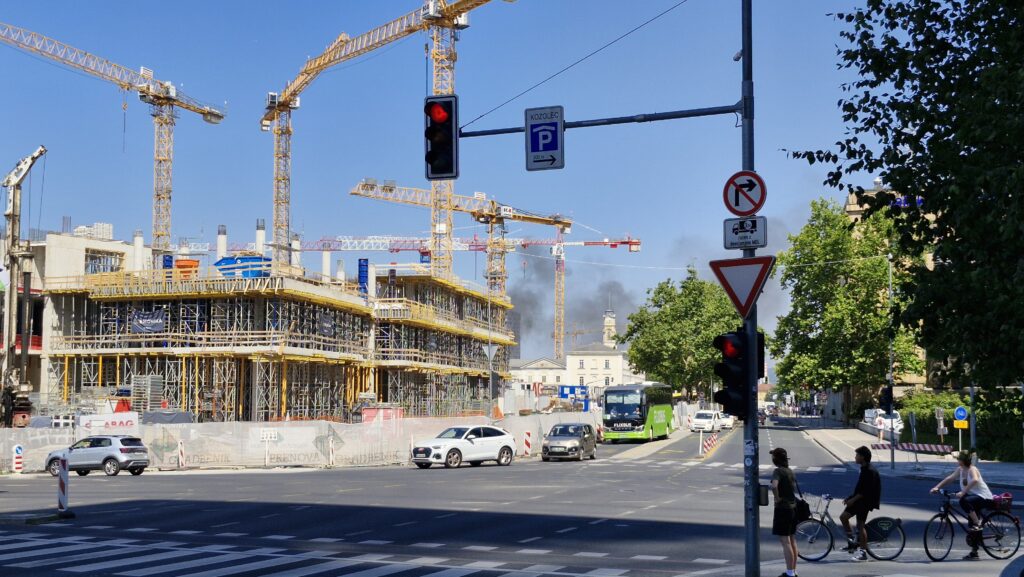 Zakaj je zagorela glavna želežniška postaja v Ljubljani?