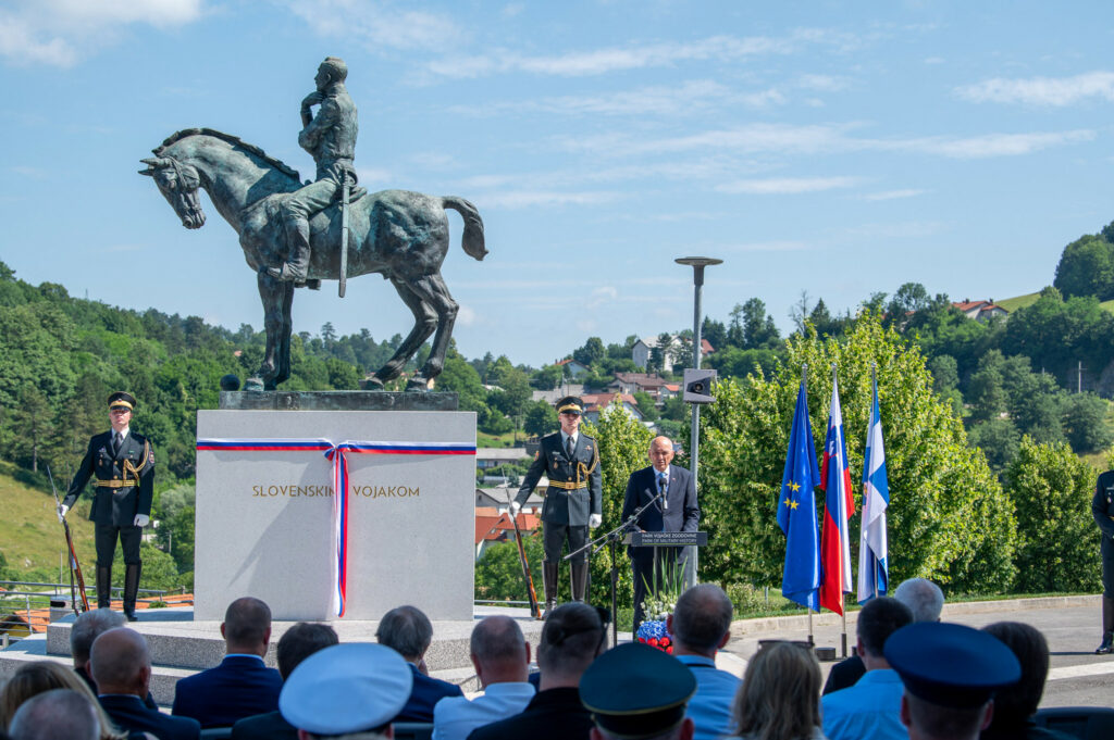 Janša ob odkritju kipa Maistra: “Slovenska državnost ni bila samoumevna, ampak izborjena”