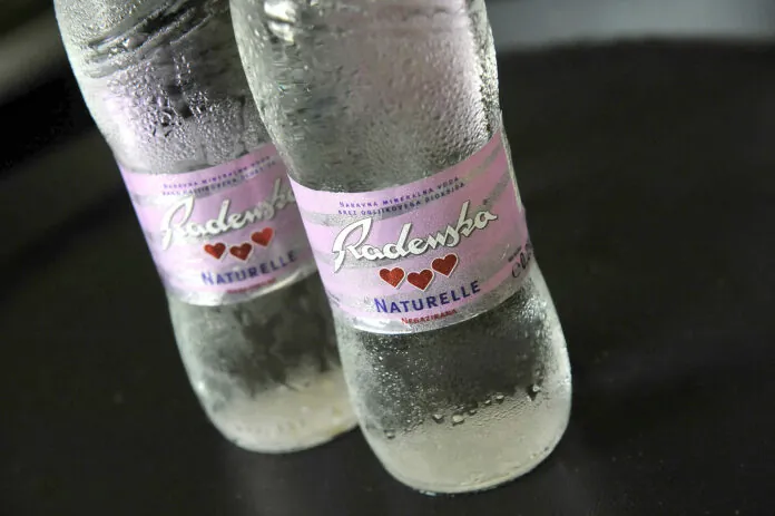 Tudi Radenska plačuje ceno Golobove gospodarstvene politike