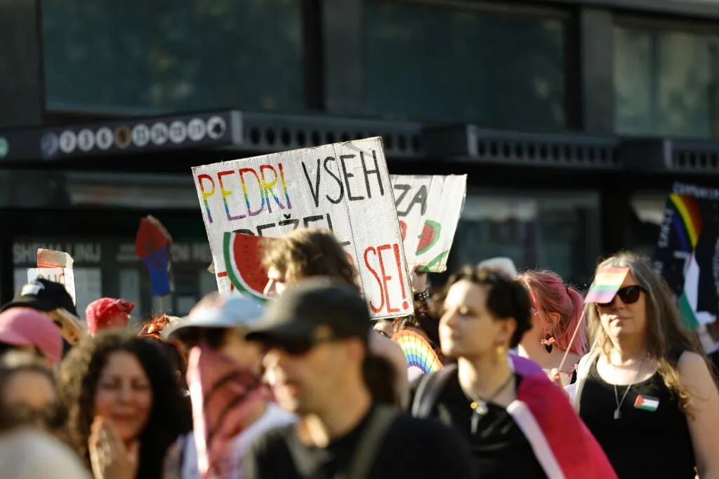 LGBTIQ+ industrijski kompleks v Sloveniji: vsaj 10,3 milijona evrov davkoplačevalskega denarja