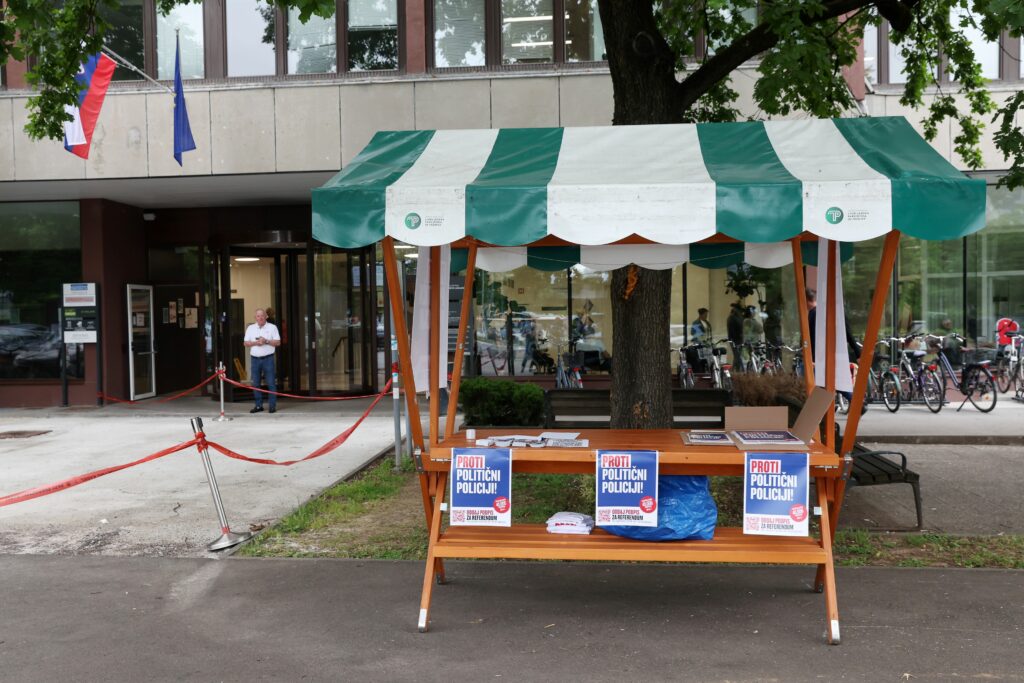 Skrajna levica zbira podpise za referendum, da bi zaščitila svoje politične mecene