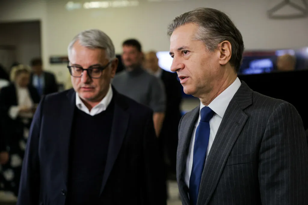 Avtogol na levi: Golob in Han z odsotnostjo zrušila lastno preiskavo SDS