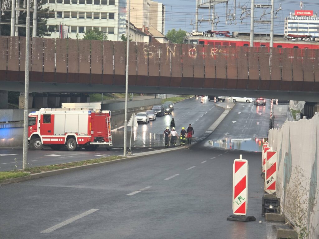 Janković za sanacijo odštel 2,5 milijona evrov, podvoz pa je znova poplavilo