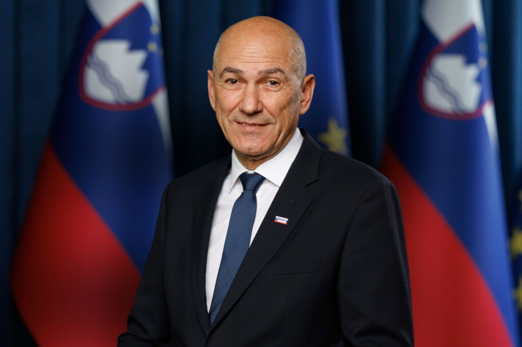 Janša v poslanici: Naj nas ob dnevu državnosti slovenske zastave spominjajo na pogum in enotnost