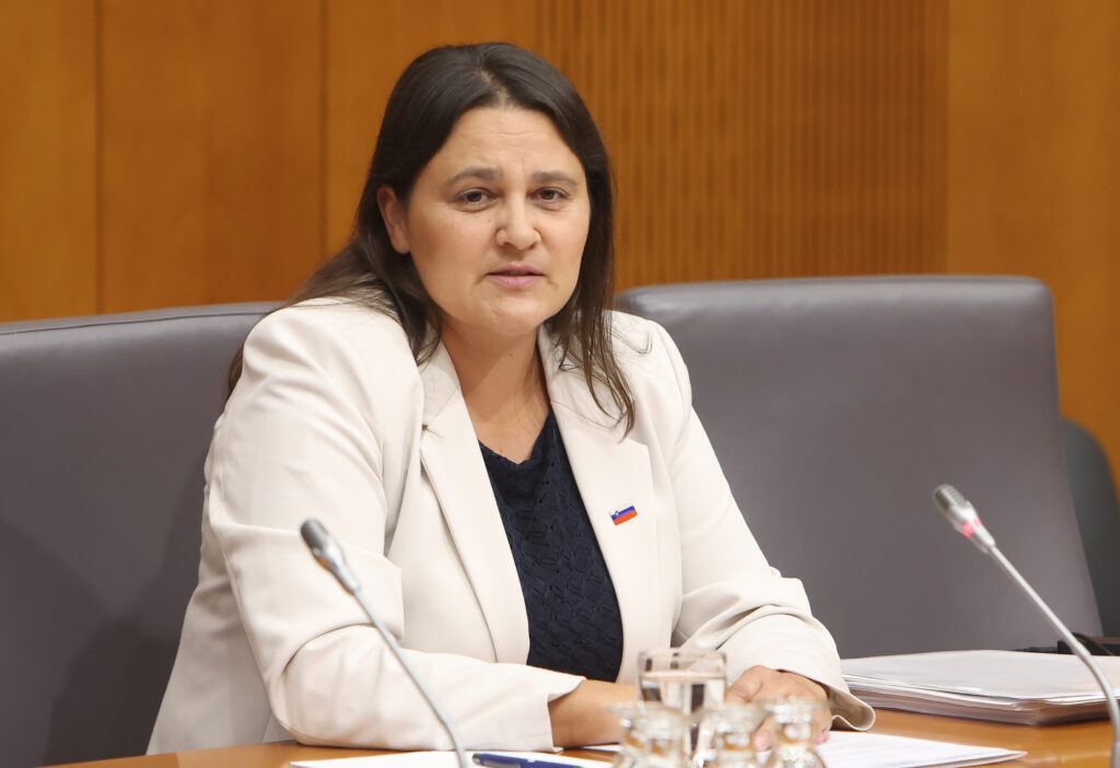 Ministrica za zamejce namenila podporo učenju slovenščine v Gradcu