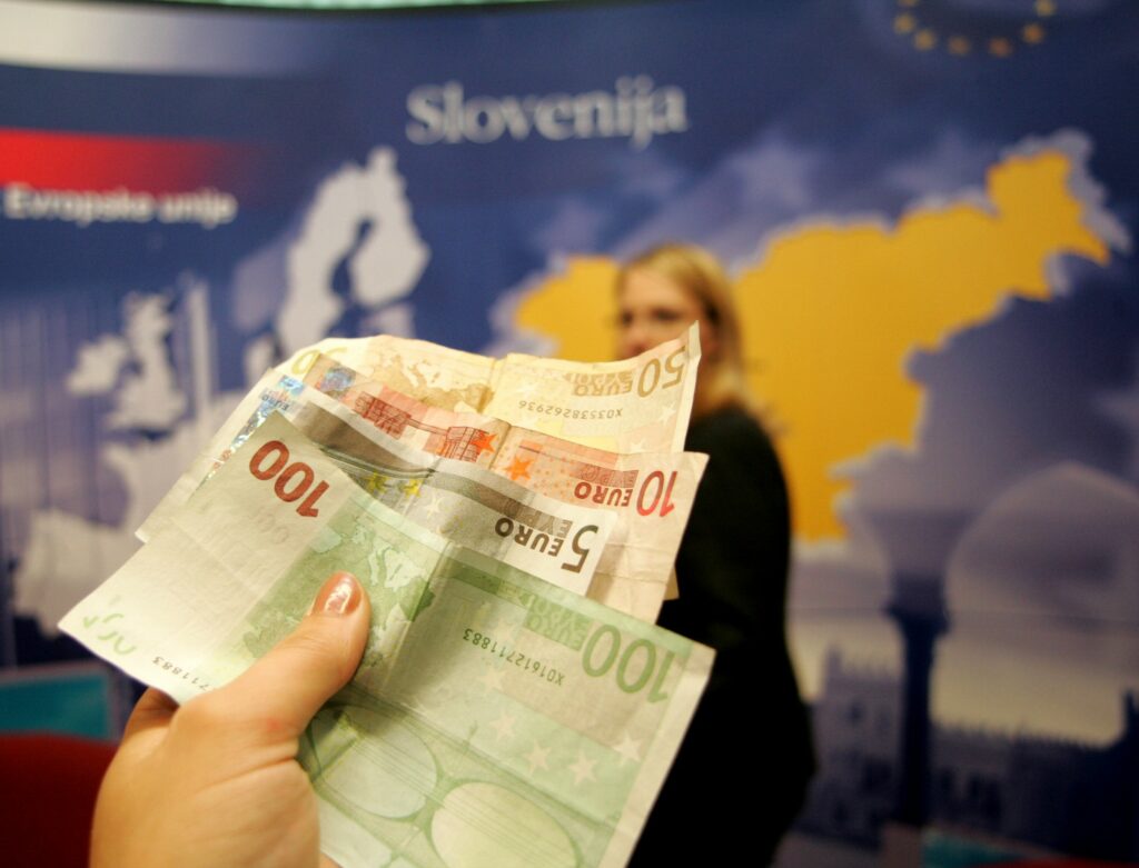 [Video] Nova vlada podedovala zamude pri črpanju evropskih sredstev: na tnalu 272 milijonov evrov
