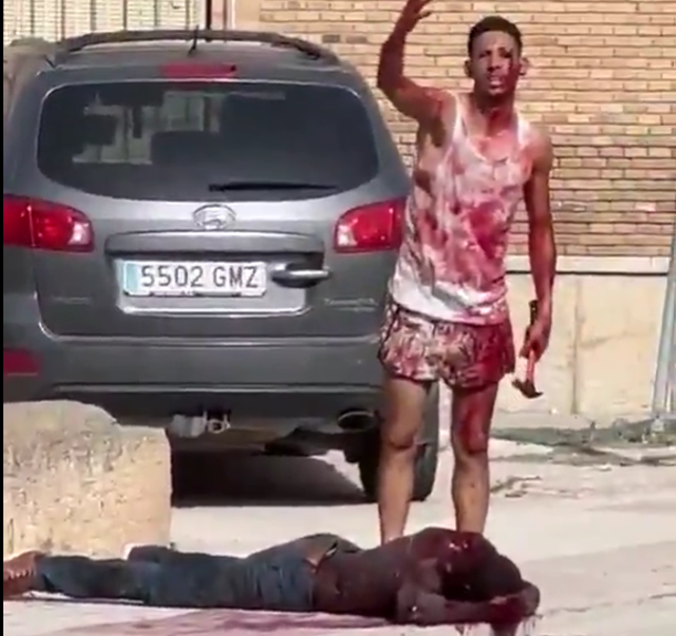 Grozljiv migrantski obračun v Španiji: Alžirec potolkel Senegalca s kladivom