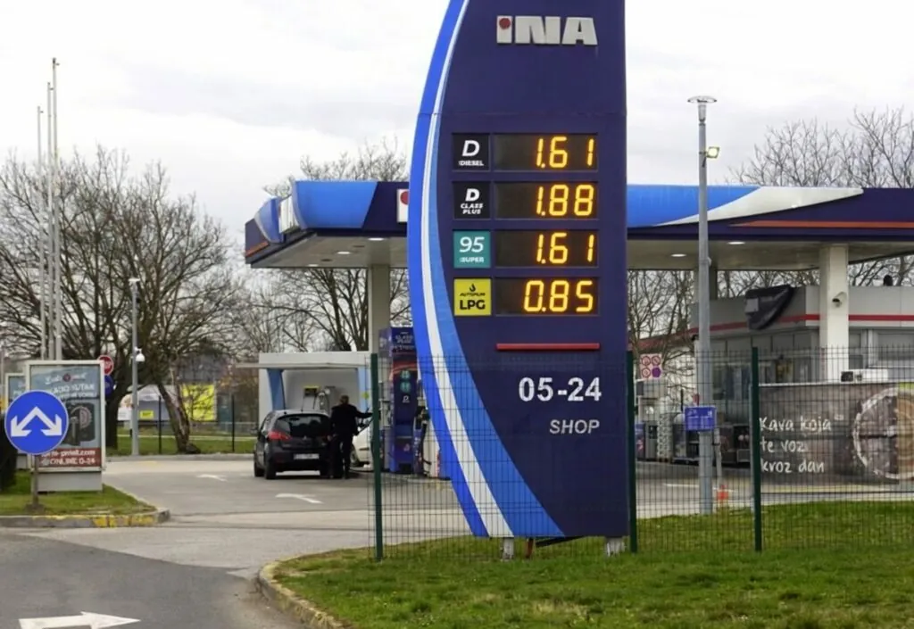 Na Hrvaškem kmalu občutno cenejše gorivo