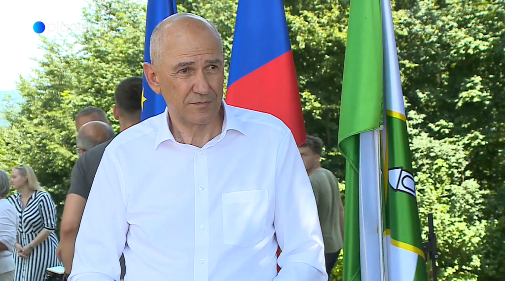 Janša o žvižgih predsednici: “Verjamem, da je mnoge zmotila uporaba dvojnih vatlov”