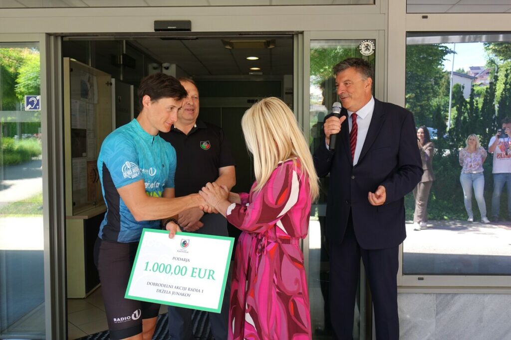 Občina Grosuplje z donacijo 1.000 evrov podprla akcijo Dežela junakov