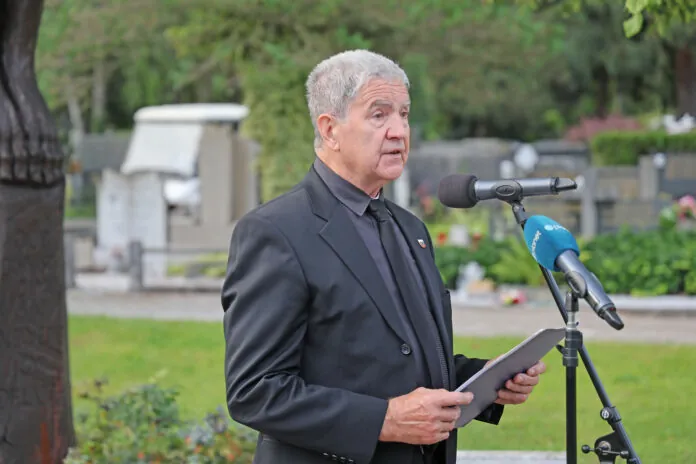 Dr. Janez Juhant ob spominski slovesnosti na Žalah: “Slovenija ujeta v Babilnoski stolp laži”