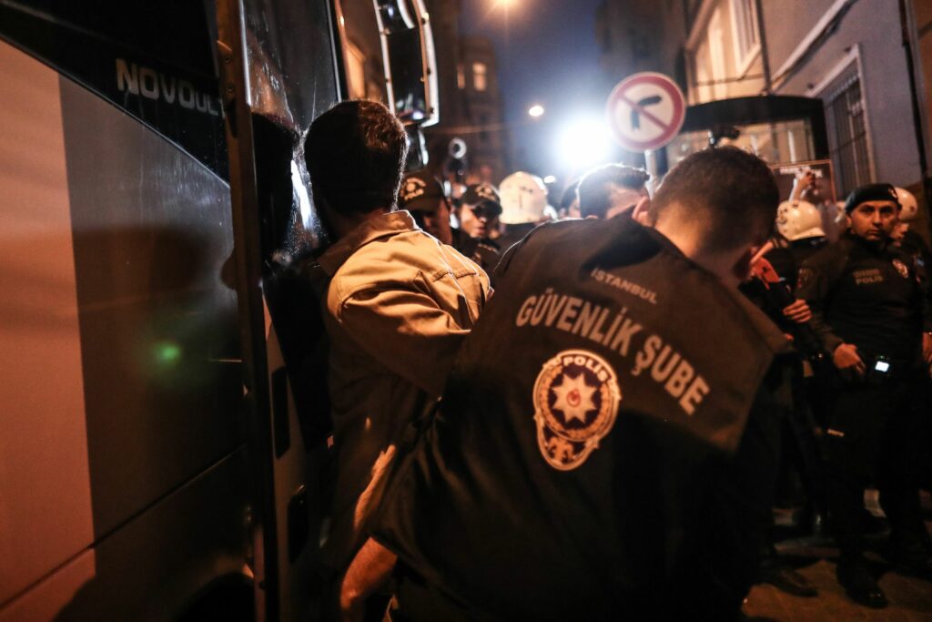 Ankara pred vrhom Nata udarila po skrajnežih iz vrst turških komunistov in islamistov