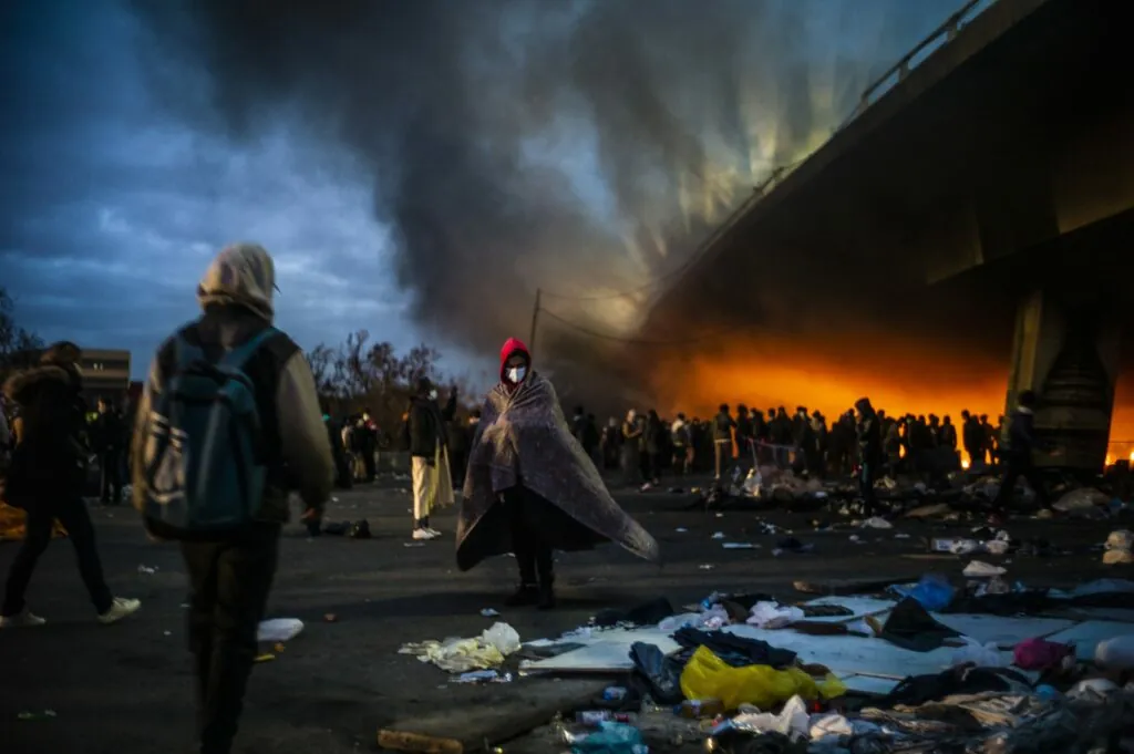 Skrajno levičarski lokal, ki zbira denar za ilegalne migrante, ostal brez blagajne