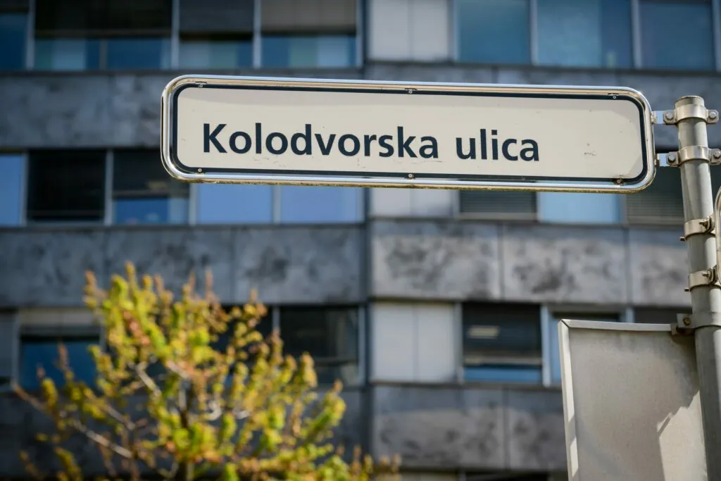 Je Ustavno sodišče odločilo v prid uzurpatorjem RTV in povozilo pravno državo?