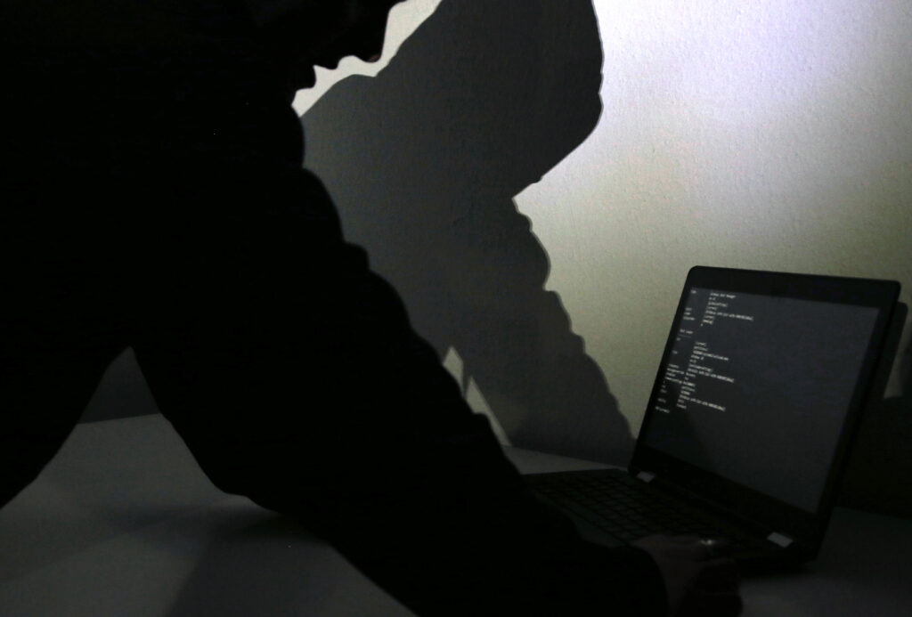 Preko kriptovalute izsledili in aretirali 28 ljudi v povezavi z otroško pornografijo