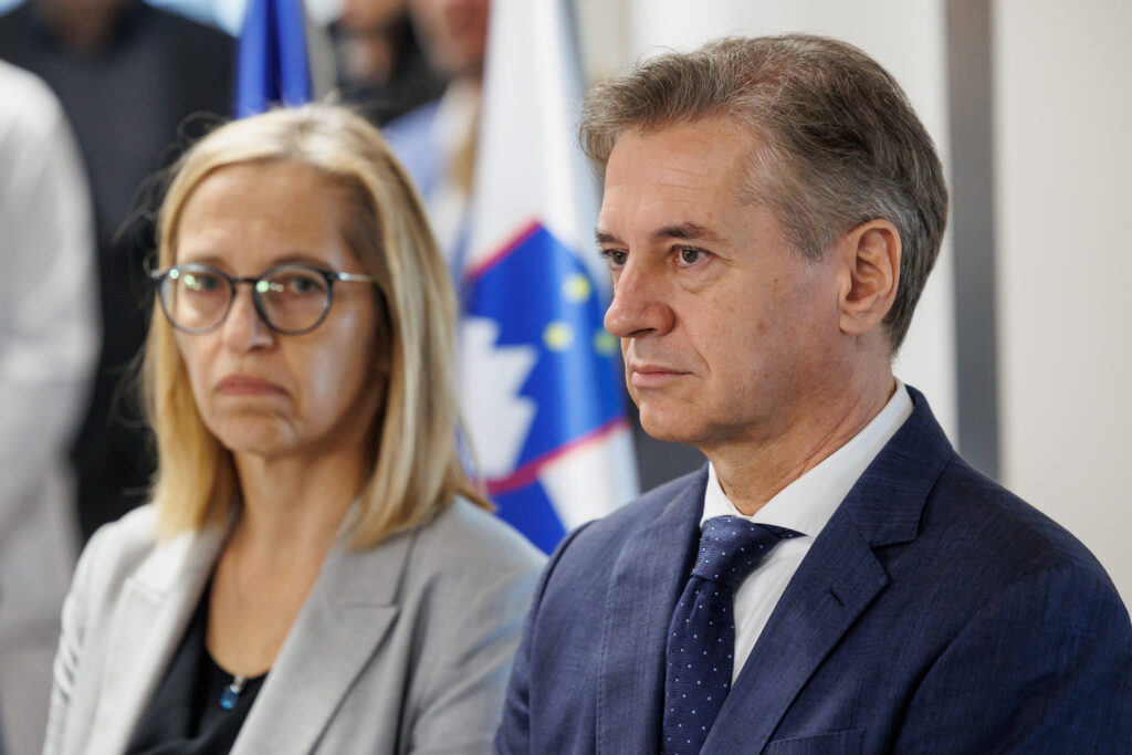 Katastrofična zapuščina v zdravstvenem resorju – manjka kar 200 milijonov! Bolnišnicam pa dodatnih 100!